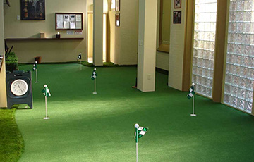 Elevated Indoor putting green on Ultra Base panels