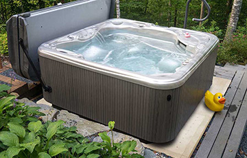 hot tub sitting on Ultra base foundation panel - alternative to concrete pad