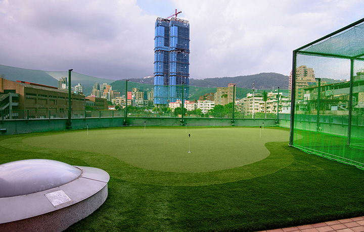 rooftop putting green