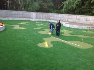 family playing golf on Long Island nine hole artificial turf mini golf course