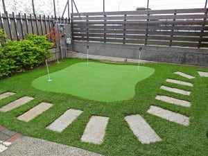 backyard artificial golf green turf installation
